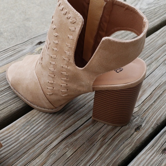 LAST 1💥TAN Woven Peep Toe Booties - Picture 6 of 8